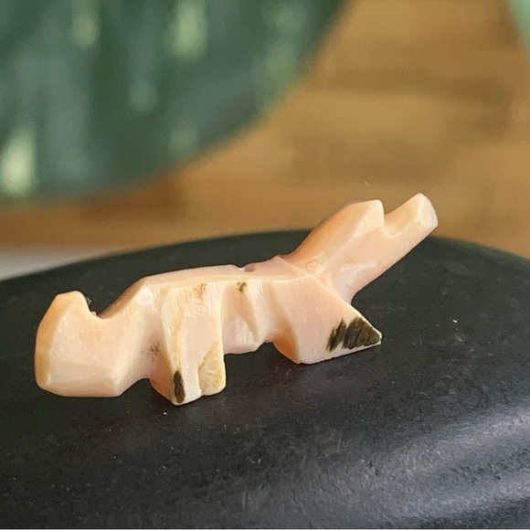 Vintage Native American Zuni Hand Carved Coyote Fetish Shell Animal Bead .9" - Picture 5 of 10